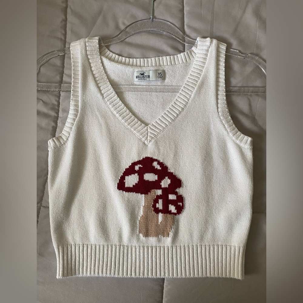 Cropped White Cardigan Vest, XS